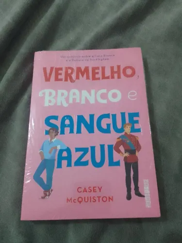 Livro Vermelho, Branco e Sangue Azul - Casey McQuiston