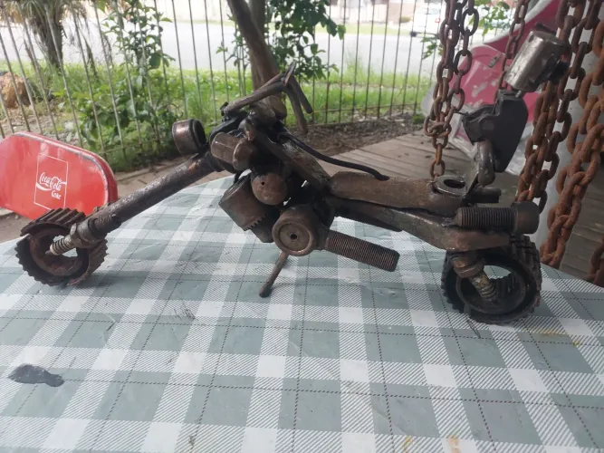 Escultura artesanal MOTO...