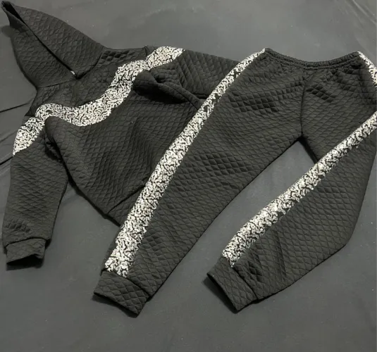 Conjunto Infantil Preto com Detalhes Brilhantes