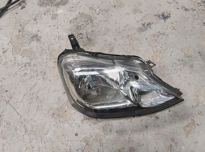 Farol direito Toyota etios 2013 à 2019