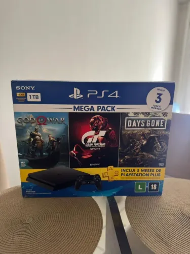 PlayStation 4 slim na caixa estado de zero