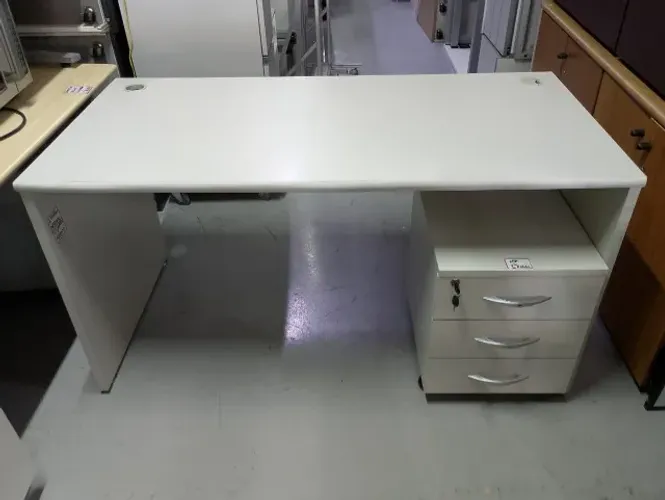 Escrivaninha Com Gaveteiro para Escritório