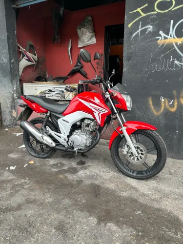 Titan 2014 vermelha sem detalhes 