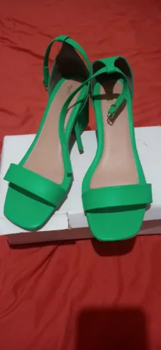 Vendo essa sandália número 39