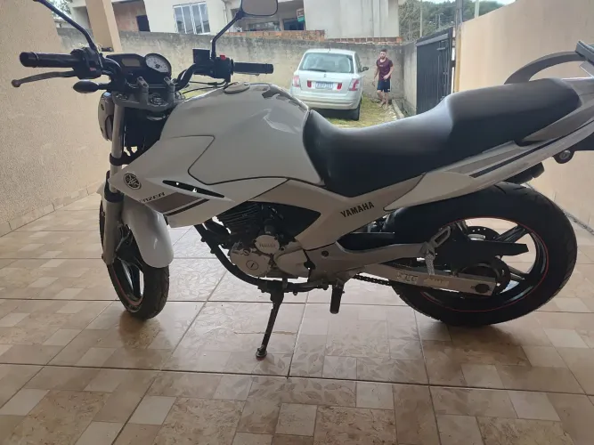 Fazer 250 em perfeito estado de conservação!