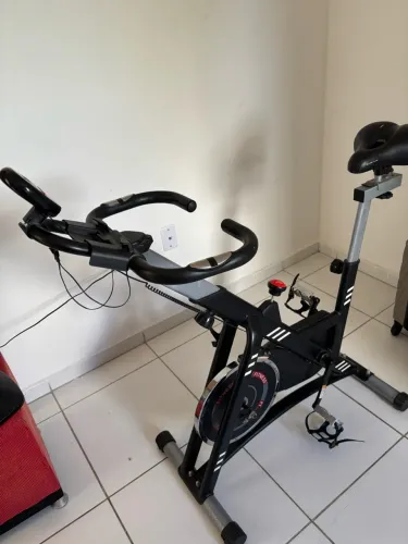 Bicicleta spinning ergométrica