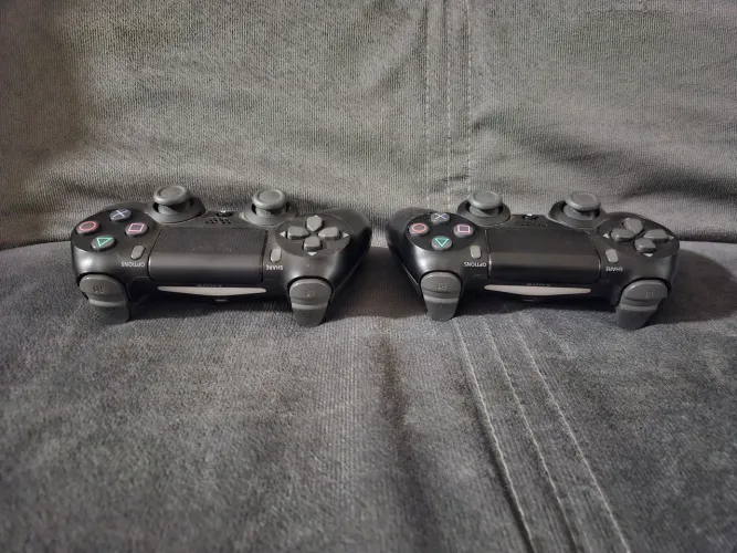 Controle de PS4 usado, excelente estado.