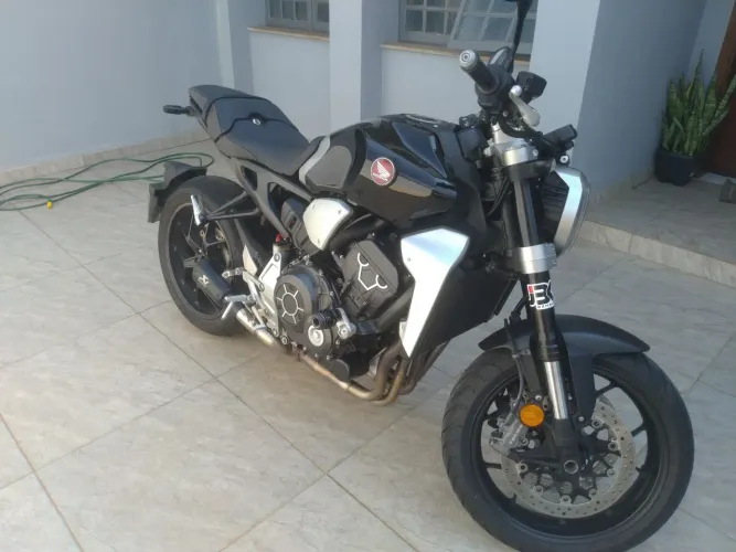 CB 1000r café racer em excelente estado de conservação