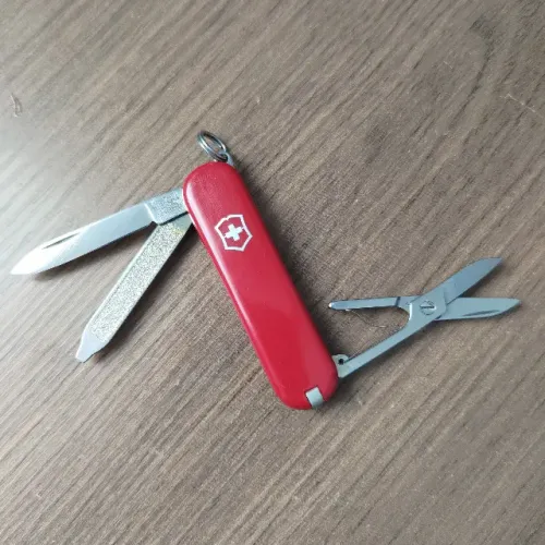 VT6516 - Canivete Suíço Victorinox Classic SD Usado