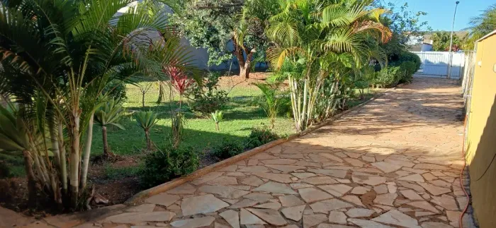 Lote de 1000 m² em Vicente Pires com casa de fundos de 2 qtos
