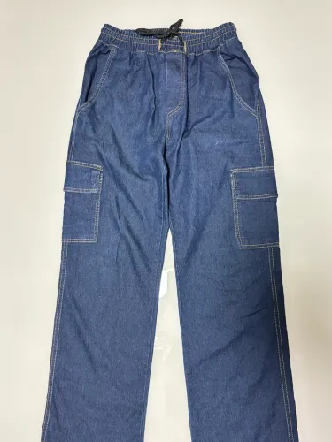 Calça jeans estilo cargo