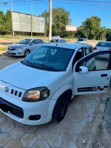 Fiat Uno Sporting 1.4 EVO Fire Flex 8V 4P 2012