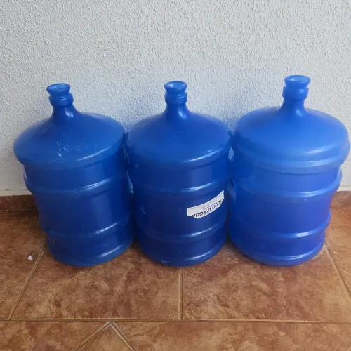 Galao de agua 20 litros. 3 galões