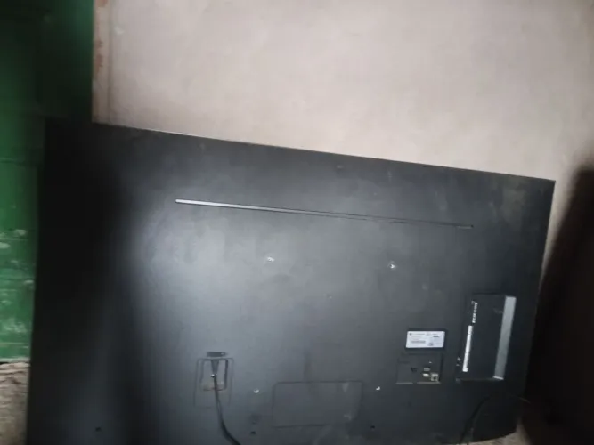 Vendo TV pra retirada de peças