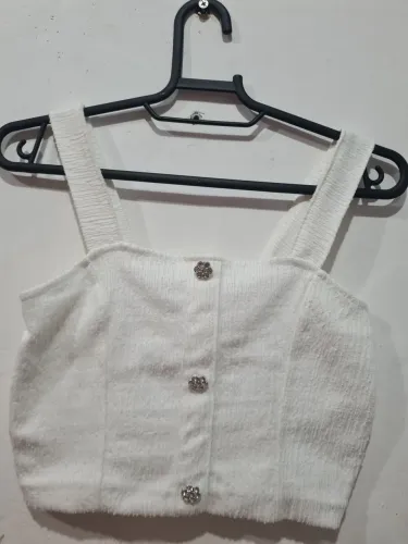 cropped fuzarka branco com botões