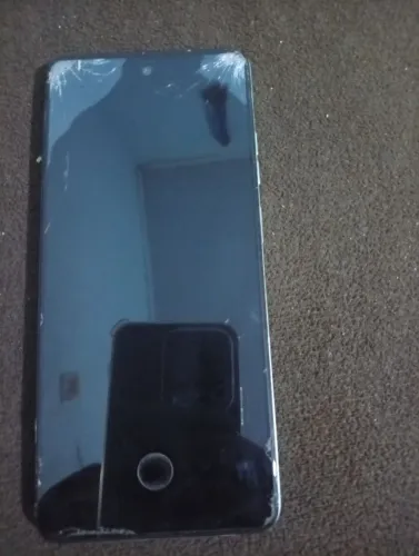 Moto G 24 com a tela trincada