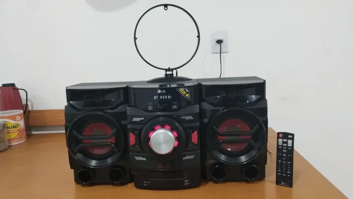 Mini System Lg 220 Watts USB Mp3 Bluetooth e outras funcionbilidades 