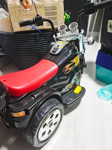 Mini Moto Elétrica Infantil 6V Preto Triciclo 3 Rodas Com Luz e Sons