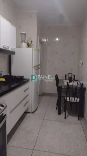 Compre apartamento em prédio com piscina