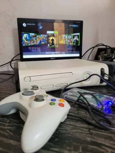 Xbox 360 Fat 60GB + Controle + Fonte + HD 250GB com Jogos