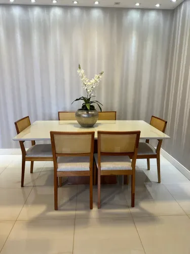 Mesa de Jantar com 6 Cadeiras - Como Nova!