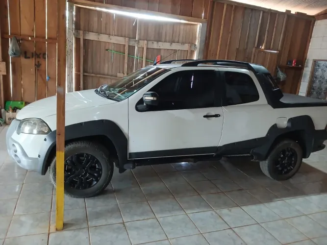 Fiat Strada Adventure1.8/ 1.8 Locker Flex CD 2012