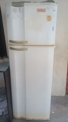 GELADEIRA ELETROLUX C/DEFEITO