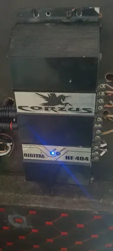 módulo amplificador digital Corzus HF404 de 4 canais.