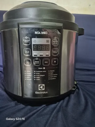 Panela elétrica 6 litros Electrolux.