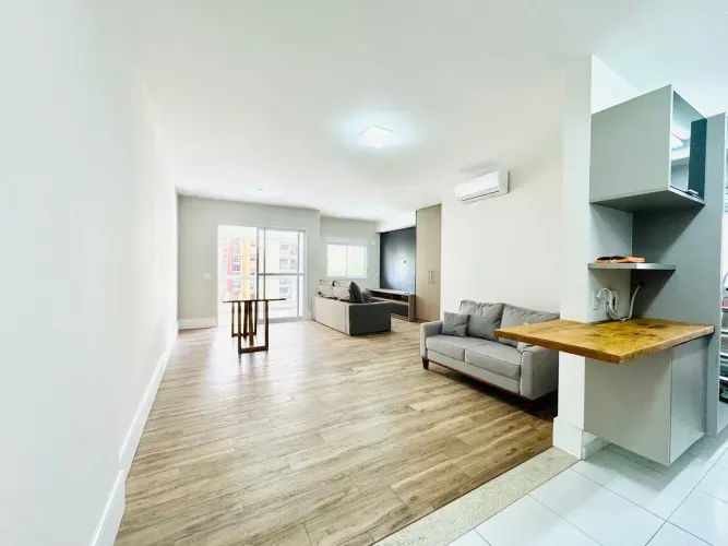 Apartamento para aluguel possui 85 metros quadrados com 2 quartos no Cambuí - Campinas - S