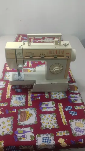 Máquina de Costura SINGER