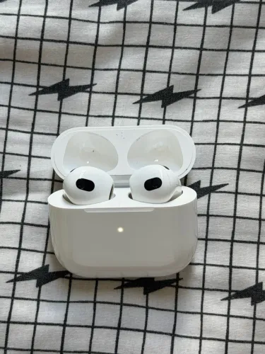 Apple AirPods 3ª geração com estojo de recarga