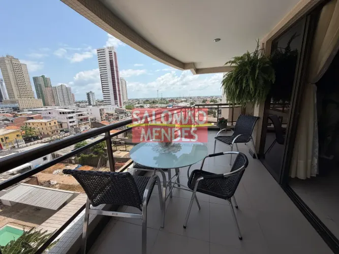 Exclusivo com 4 suítes e 181m² em área nobre de Nazaré