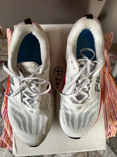 Vendo tênis de corrida SEMI NOVO