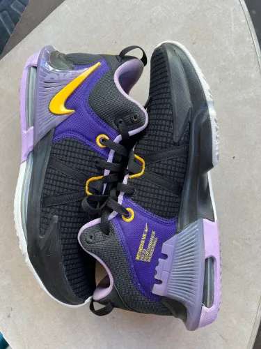 Tênis Nike Lebron CW Lakers