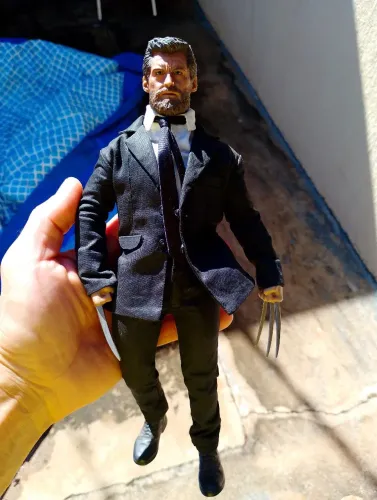 Action figure Logan hot toys 