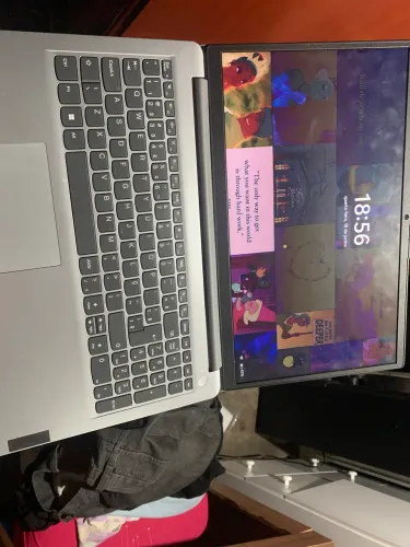 Vende - se um notebook semi novo