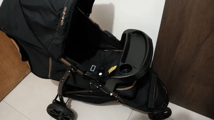 Vendo carrinho de bebê 450 paguei 1.000