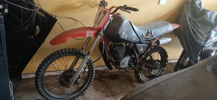 Moto DT 180 com CLRV