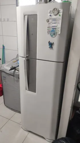 Vendo geladeira Electrolux, modelo TF42.