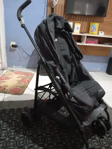 Vendo carrinho de bebê