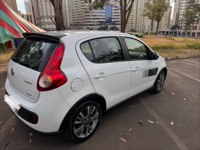 Fiat Palio Sporting 1.6 Flex 16V 5P 2015
