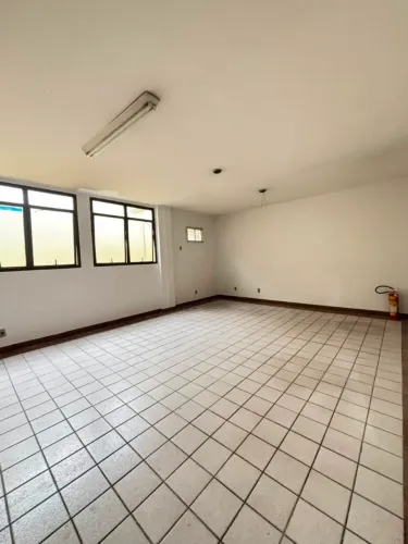 Sala para aluguel tem 45 metros quadrados em Centro - Resende - RJ