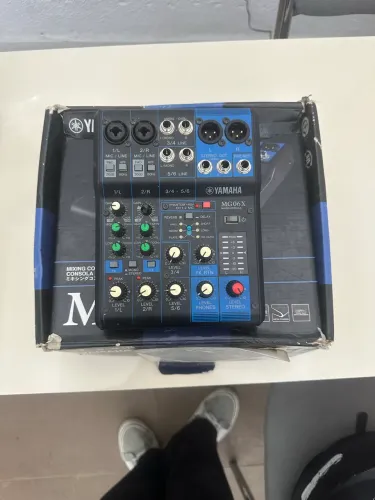 Mesa de Som Yamaha MG06X com Efeitos (SPX) + Caixa Original - Perfeito Estado