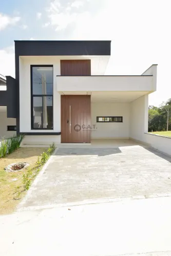 Casa em condomínio: 3 quartos, 2 suítes, 2 salas, 3 banheiros, 4 vagas de garagem em Soroc