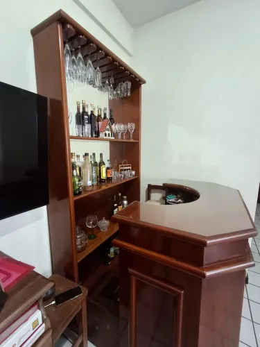 Vendo lindo bar, c/ fundo espelhado( 2.13x1.07) e balcão( 1.07 alt x1.17 larg.x 0.65