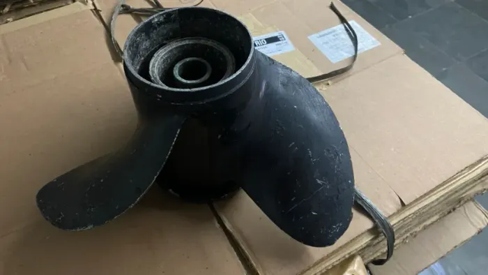 Hélice 14 ½ x 19 Evinrude 225hp - aluminio