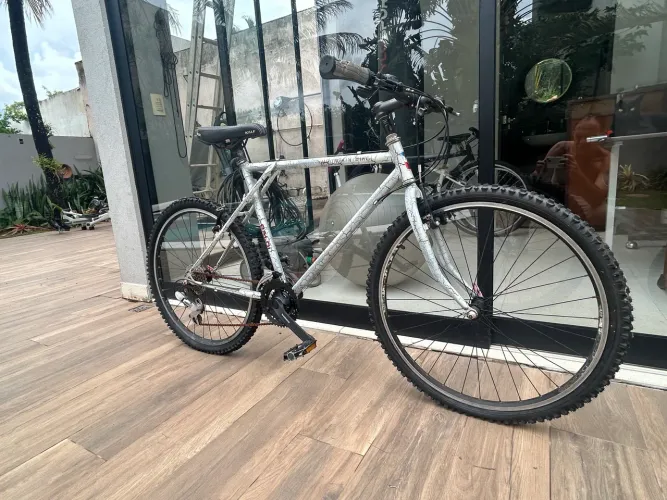 Montain bike Caloi ATN craquelada anos 90