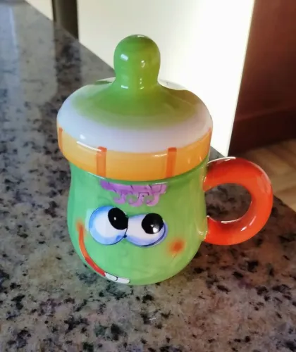 Caneca divertida verde com tampa 