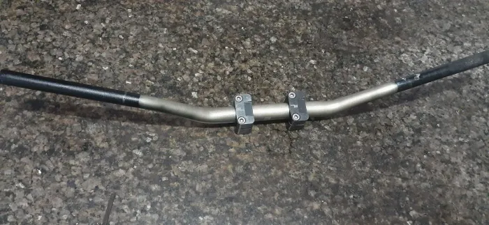 Guidao DN racing com parafusos inox mais Manoplas 